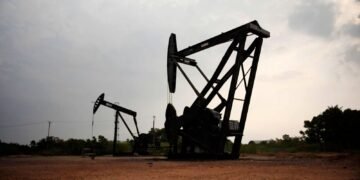 Investors Seek Safe Havens Amid Oil Price Drop Post-Trump's Venezuela Strike