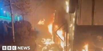 Iran Protests Continue Amid Government Crackdown and Violent Clashes