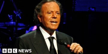 Julio Iglesias' Sexual Assault Complaint Dismissed by Spanish Prosecutors