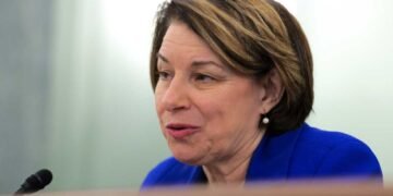 Klobuchar to Run for Minnesota Governor Following Walz's Departure