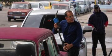 Mexico Halts Oil Shipments to Cuba, President Announces Decision