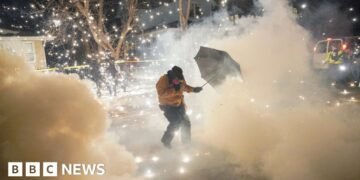 Minneapolis Incident: ICE Agent Shoots Man in Leg During Enforcement Action