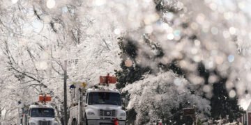 Mississippi Deploys 135 Snowplows to Clear Ice from Traffic-Jammed Highways