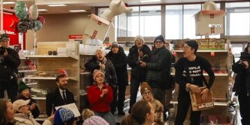 Protesters Occupy Target in Minneapolis to Oppose ICE Immigration Enforcement