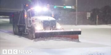 Snow Ploughs Tackle Severe Blizzards Disrupting Oklahoma Roads and Airports