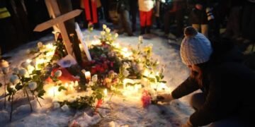 Thousands in Minneapolis Unite to Remember Woman Fatally Shot by ICE Agent