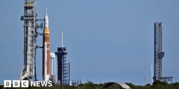 Timelapse Captures NASA Rocket's 12-Hour Journey to Launch Pad
