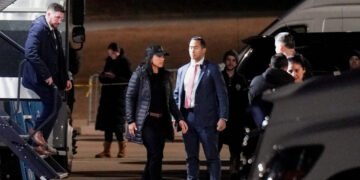 Top Democrats on Intelligence Committees Raise Concerns About Gabbard's Role in Election Raid