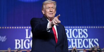 Trump Names Next Federal Reserve Chairman Following Powell Tenure Amid Economic Shifts