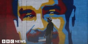 Trump's Strategy to Unseat Maduro Poses Significant Risks for US Relations