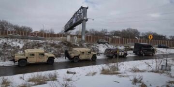 US Troops Deploy from Minnesota Amid Greenland Tensions and Gaza Peace Efforts