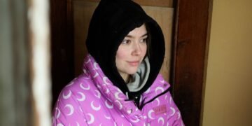 Ukrainians Adapt to Harsh Winter Amid Ongoing Conflict with Russia