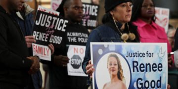 Walz Calls for Minnesota’s Involvement in Investigation of ICE's Renee Good Case