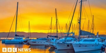 Concerns Grow Over Water Shortage at South Africa's Popular Beauty Spot