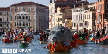 Giant Rat Unveiled as Iconic Float at Venice Carnival 2026 Opening Parade