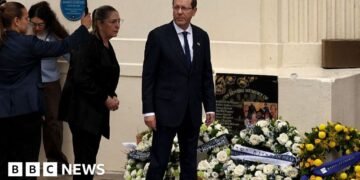 Israeli President Isaac Herzog Lays Wreath in Bondi Amid Controversial Visit