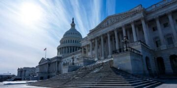 Minneapolis Shutdown Impacts Kennedy Center, Grammys, and DOE: NPR Reports