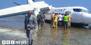 Pilot Commended for Safe Crash-Landing of Somali Passenger Plane on Shore