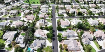 Seniors Encounter Unique Hurdles in the Home Buying Market, NPR Reports