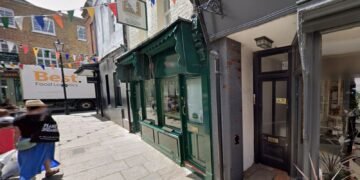 Sledgehammer Robbers Target Family Jewellers in Richmond, London