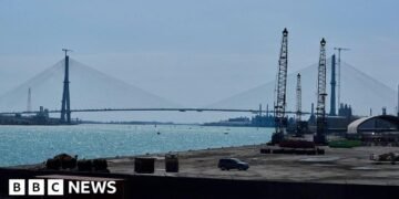 Trump Threatens to Halt Opening of US-Canada Bridge Over Dispute